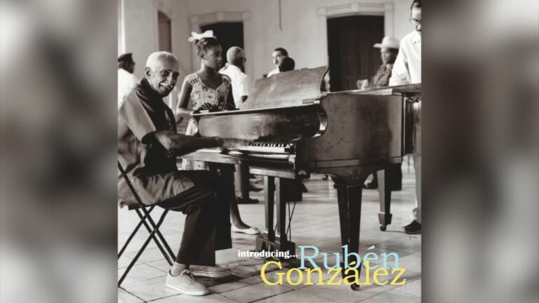 Rubén González